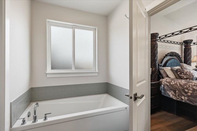 18240 E 17th Ln, Greenacres, WA 99016