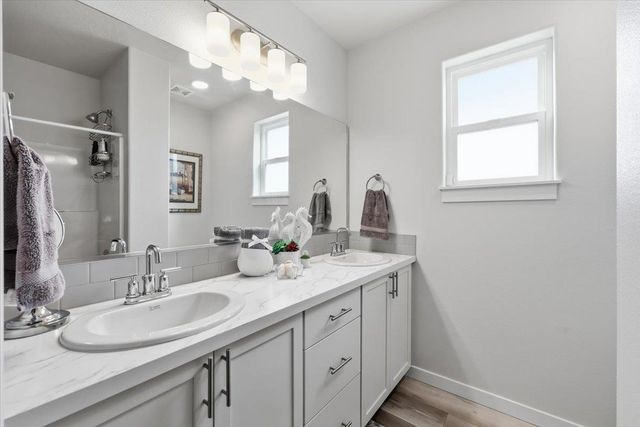 18240 E 17th Ln, Greenacres, WA 99016