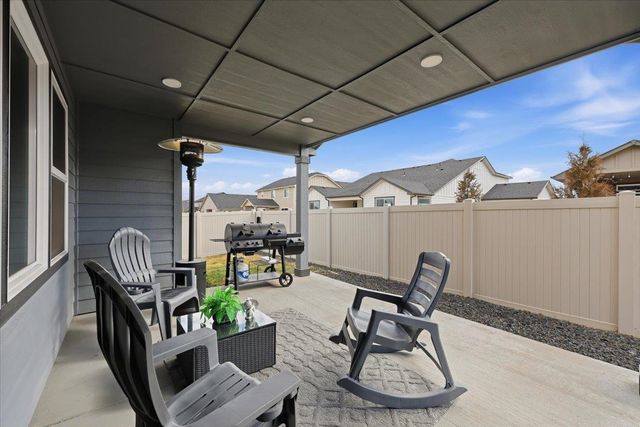 18240 E 17th Ln, Greenacres, WA 99016