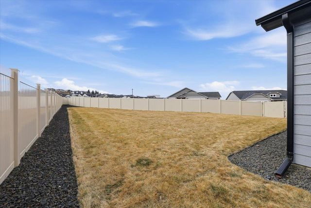 18240 E 17th Ln, Greenacres, WA 99016