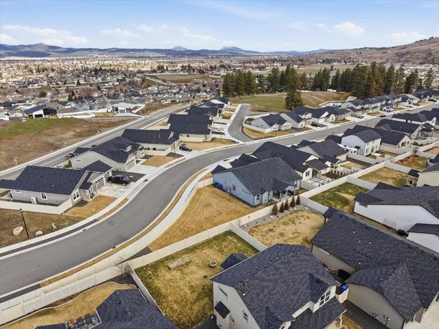 18240 E 17th Ln, Greenacres, WA 99016