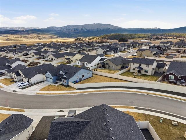 18240 E 17th Ln, Greenacres, WA 99016