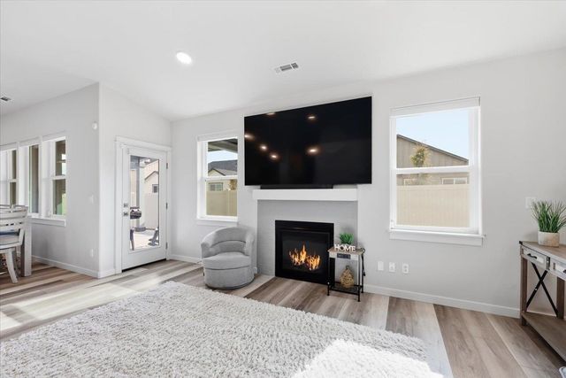 18240 E 17th Ln, Greenacres, WA 99016