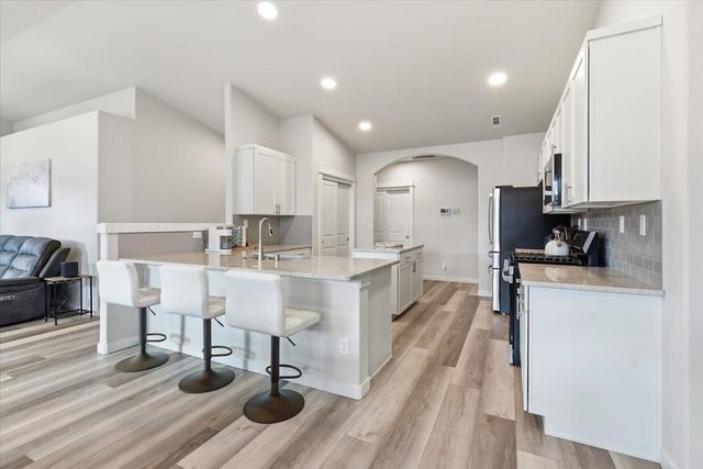 18240 E 17th Ln, Greenacres, WA 99016