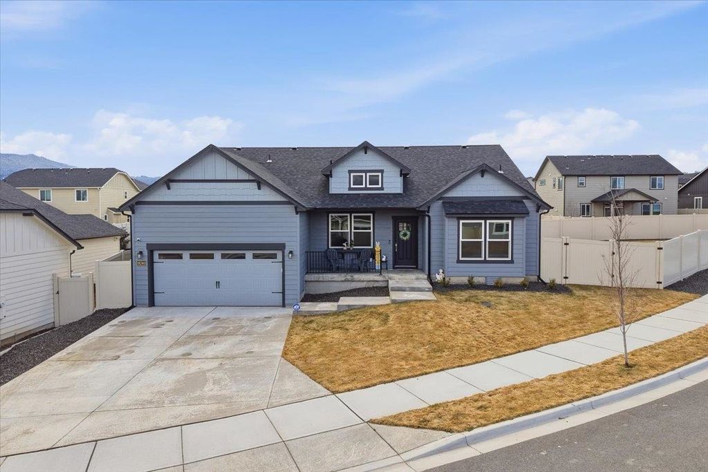 18240 E 17th Ln, Greenacres, WA 99016