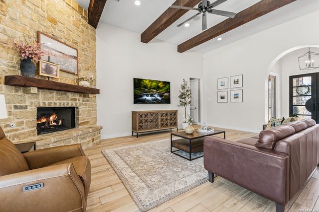 332 Ranch Pass, Fair Oaks Ranch, TX 78015