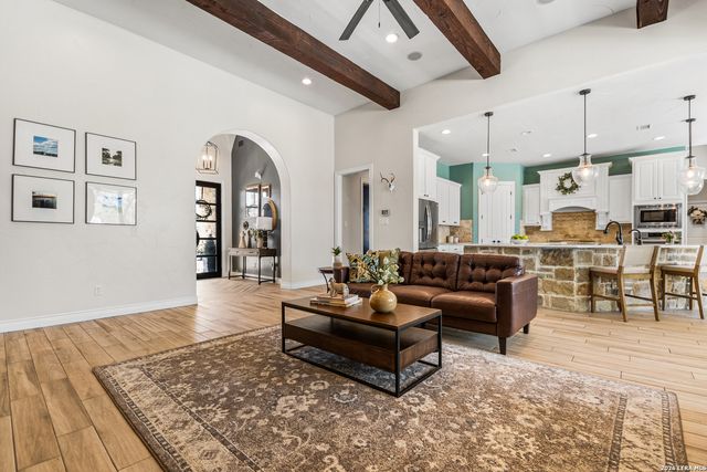 332 Ranch Pass, Fair Oaks Ranch, TX 78015