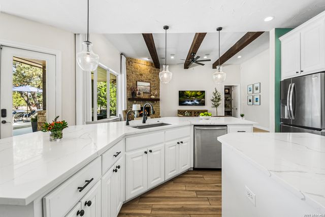 332 Ranch Pass, Fair Oaks Ranch, TX 78015