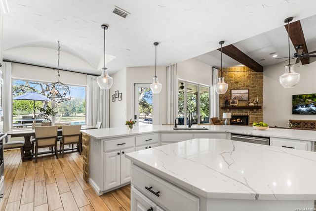 332 Ranch Pass, Fair Oaks Ranch, TX 78015