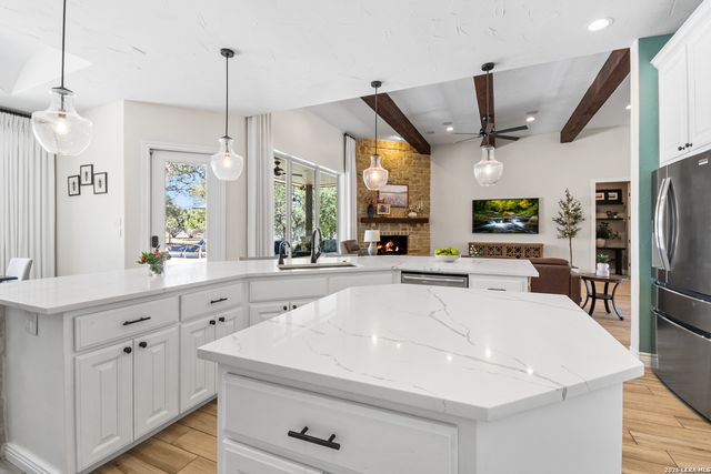 332 Ranch Pass, Fair Oaks Ranch, TX 78015