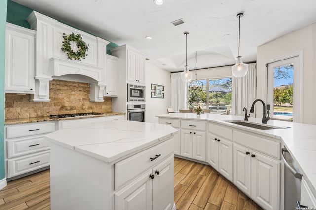 332 Ranch Pass, Fair Oaks Ranch, TX 78015