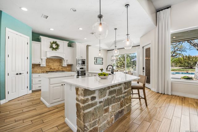 332 Ranch Pass, Fair Oaks Ranch, TX 78015