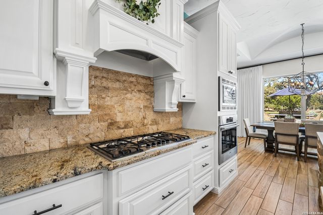 332 Ranch Pass, Fair Oaks Ranch, TX 78015