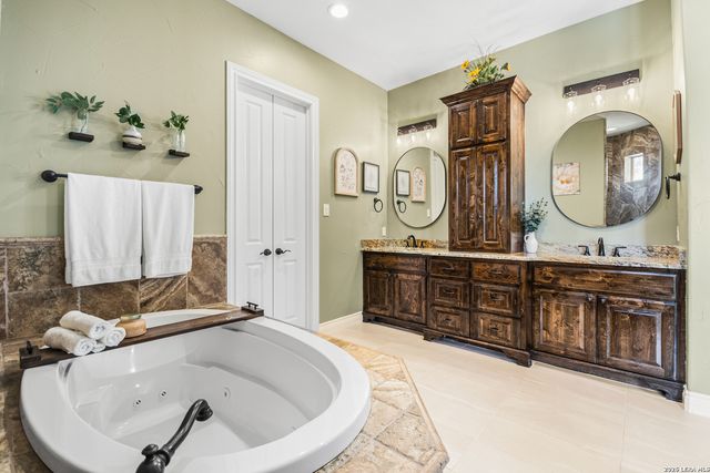 332 Ranch Pass, Fair Oaks Ranch, TX 78015