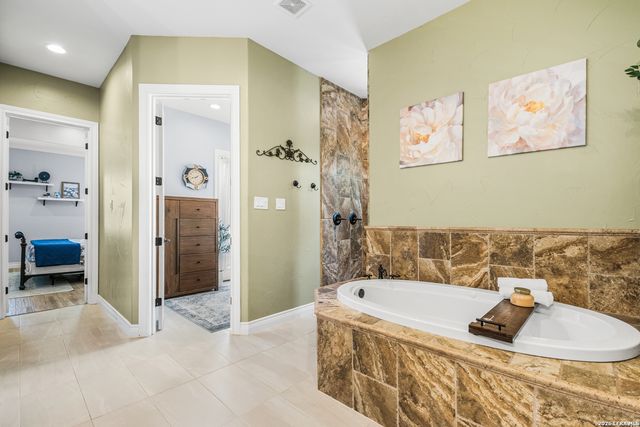 332 Ranch Pass, Fair Oaks Ranch, TX 78015