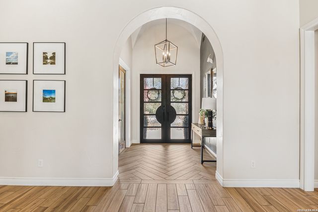 332 Ranch Pass, Fair Oaks Ranch, TX 78015