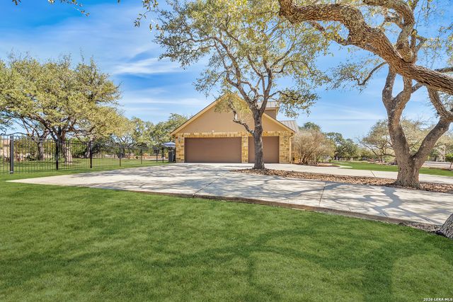 332 Ranch Pass, Fair Oaks Ranch, TX 78015