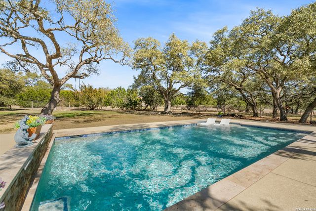 332 Ranch Pass, Fair Oaks Ranch, TX 78015