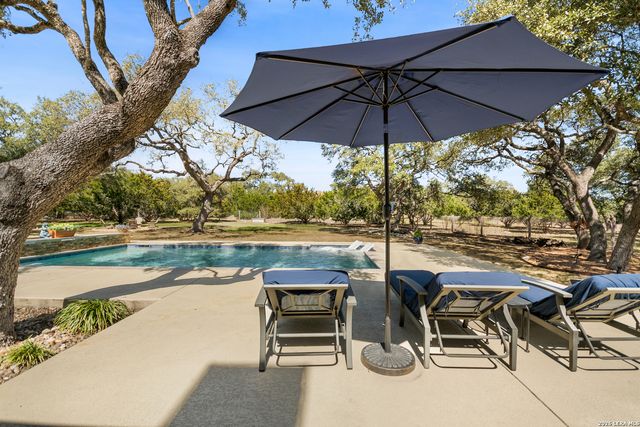 332 Ranch Pass, Fair Oaks Ranch, TX 78015