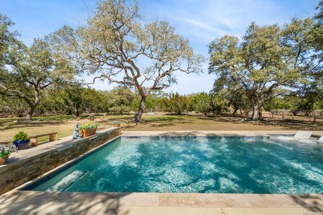 332 Ranch Pass, Fair Oaks Ranch, TX 78015