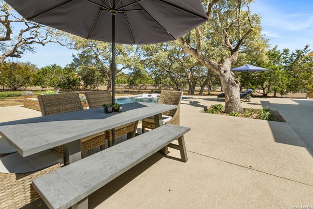 332 Ranch Pass, Fair Oaks Ranch, TX 78015