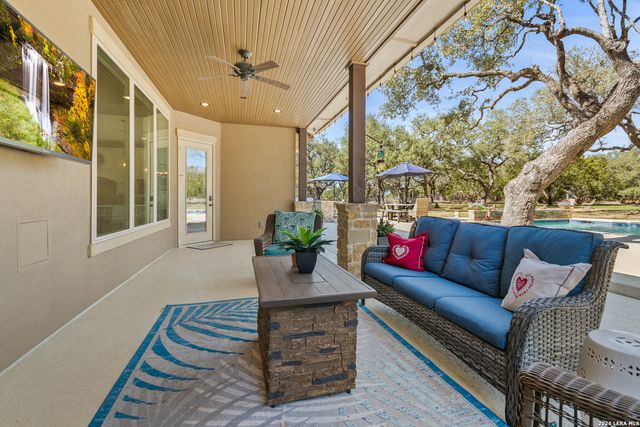 332 Ranch Pass, Fair Oaks Ranch, TX 78015