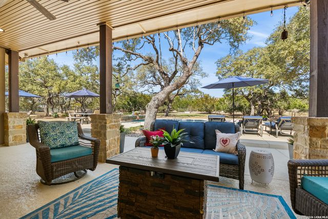 332 Ranch Pass, Fair Oaks Ranch, TX 78015