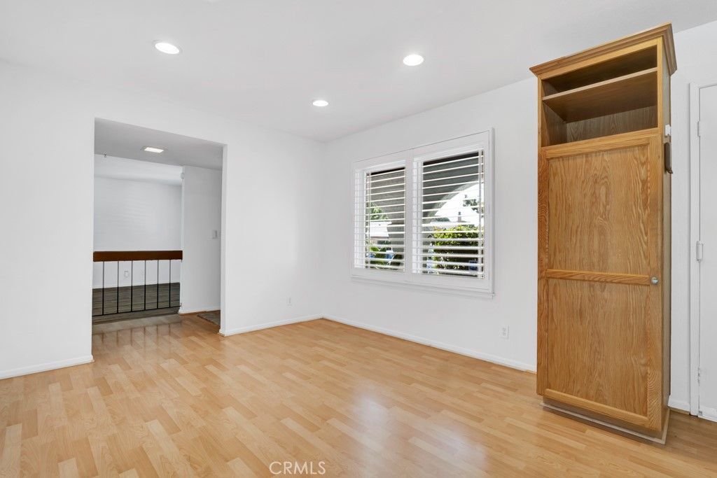 Image 10 of property listing at 2048 Shelby Lane, Simi Valley, CA 93065
