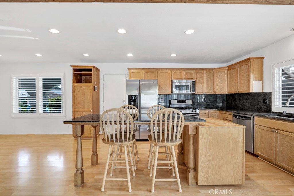 Image 11 of property listing at 2048 Shelby Lane, Simi Valley, CA 93065