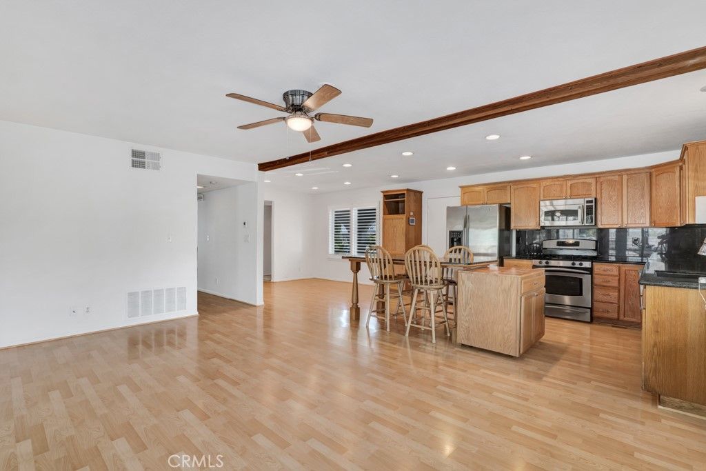Image 13 of property listing at 2048 Shelby Lane, Simi Valley, CA 93065