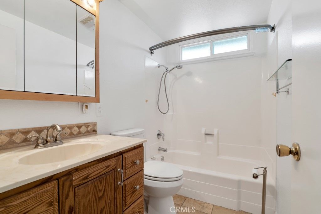 Image 18 of property listing at 2048 Shelby Lane, Simi Valley, CA 93065