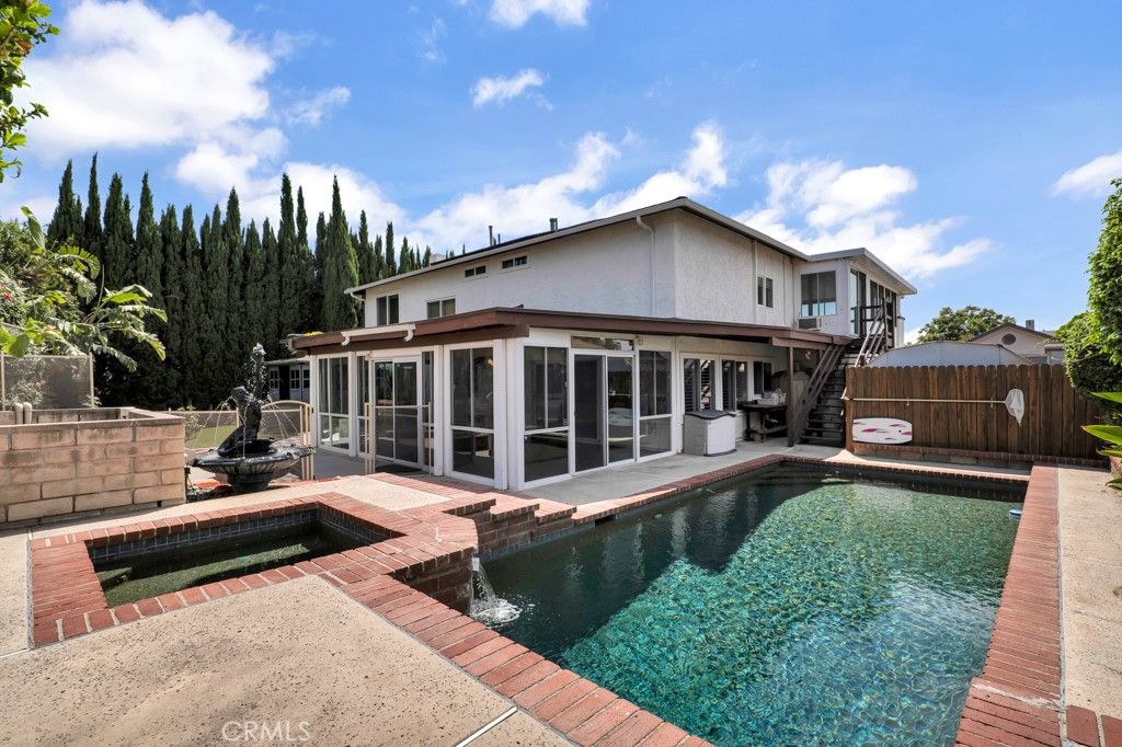 Image 2 of property listing at 2048 Shelby Lane, Simi Valley, CA 93065