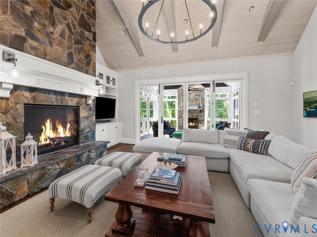 2337 Cheverton Ln, Midlothian, VA 23112