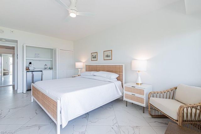 1325 7th ST S 7A, Naples, FL 34102