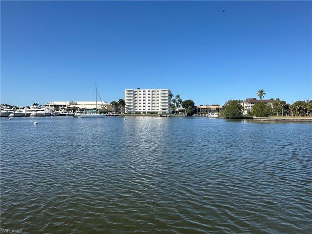 1325 7th ST S 7A, Naples, FL 34102