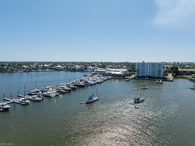 1325 7th ST S 7A, Naples, FL 34102