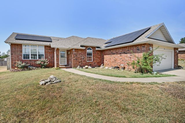 605 W Chandler Drive, Willard, MO 65781
