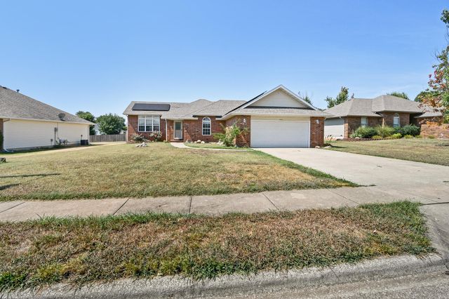 605 W Chandler Drive, Willard, MO 65781