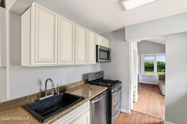 537 Holly Village Lane, Toms River, NJ 08753