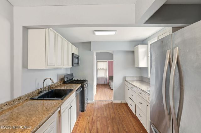 537 Holly Village Lane, Toms River, NJ 08753