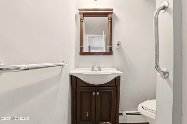 537 Holly Village Lane, Toms River, NJ 08753