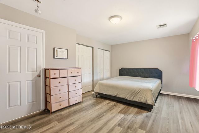 537 Holly Village Lane, Toms River, NJ 08753