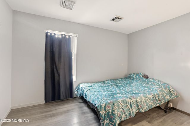 537 Holly Village Lane, Toms River, NJ 08753