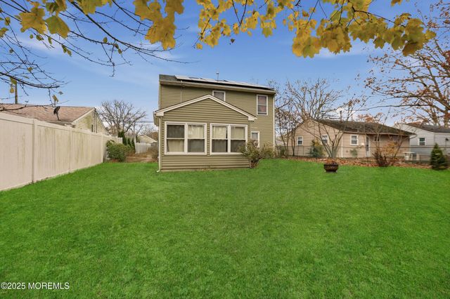 537 Holly Village Lane, Toms River, NJ 08753