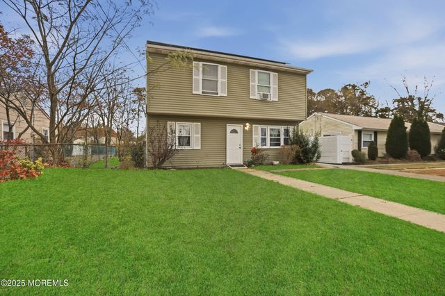 537 Holly Village Lane, Toms River, NJ 08753