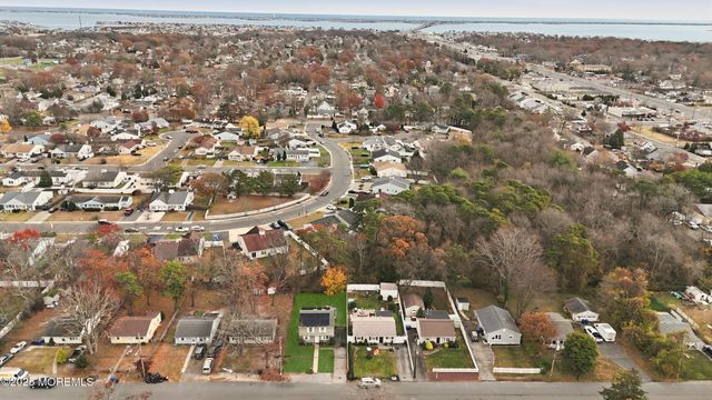 537 Holly Village Lane, Toms River, NJ 08753