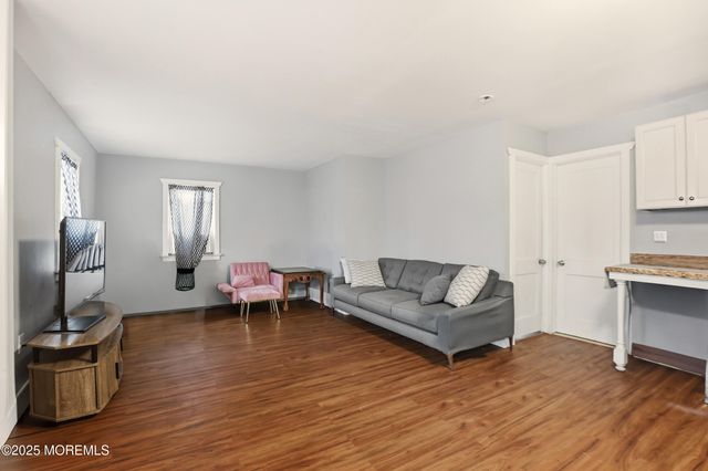 537 Holly Village Lane, Toms River, NJ 08753