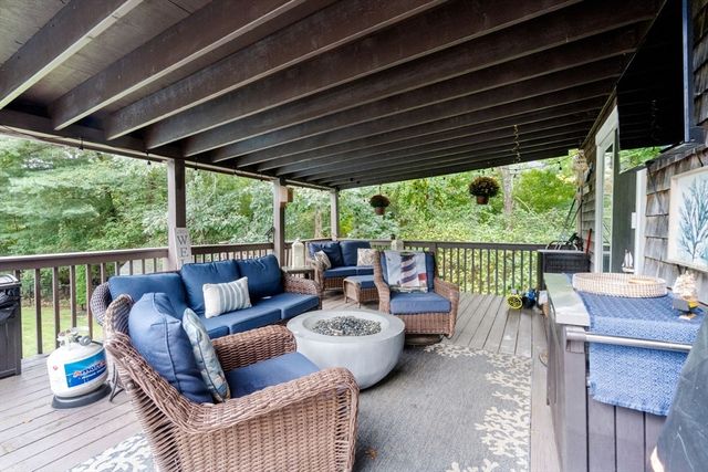 12 Old Barn Rd, Plymouth, MA 02360