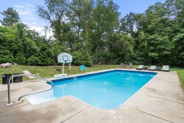 12 Old Barn Rd, Plymouth, MA 02360