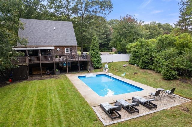 12 Old Barn Rd, Plymouth, MA 02360